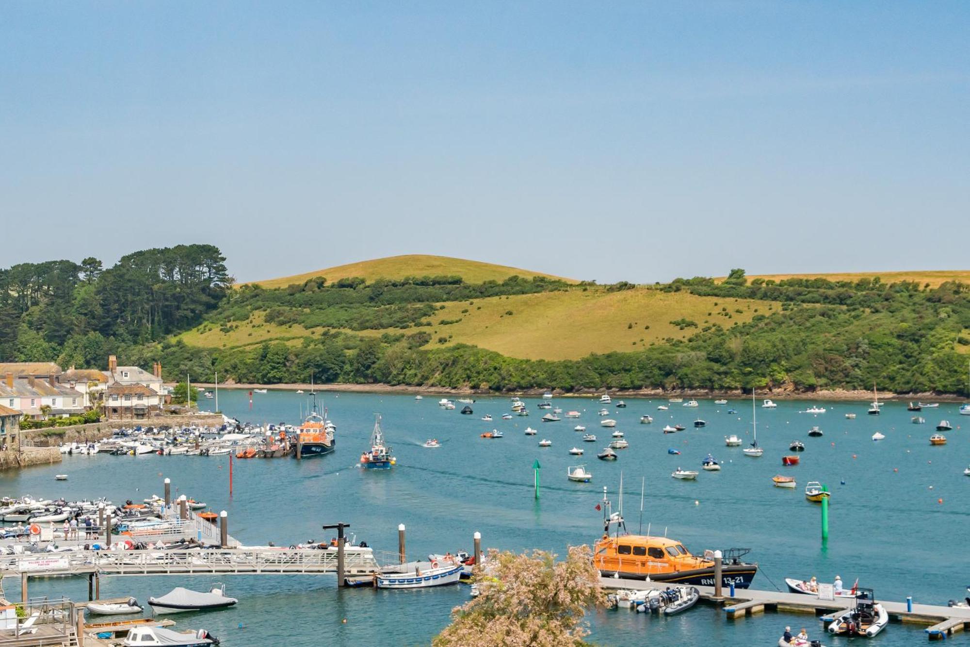 The Treehouse At Salcombe Farm Villa Екстериор снимка